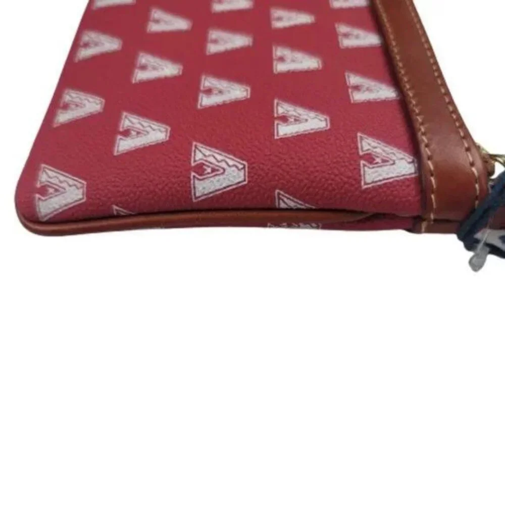 Dooney & Bourke reposhing this